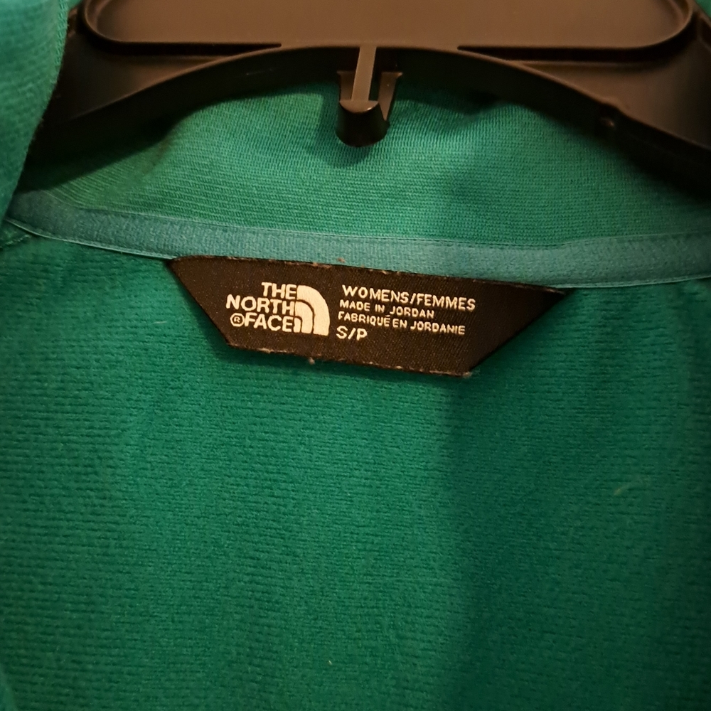 North Face Quarter Zip - Picture 6 of 8